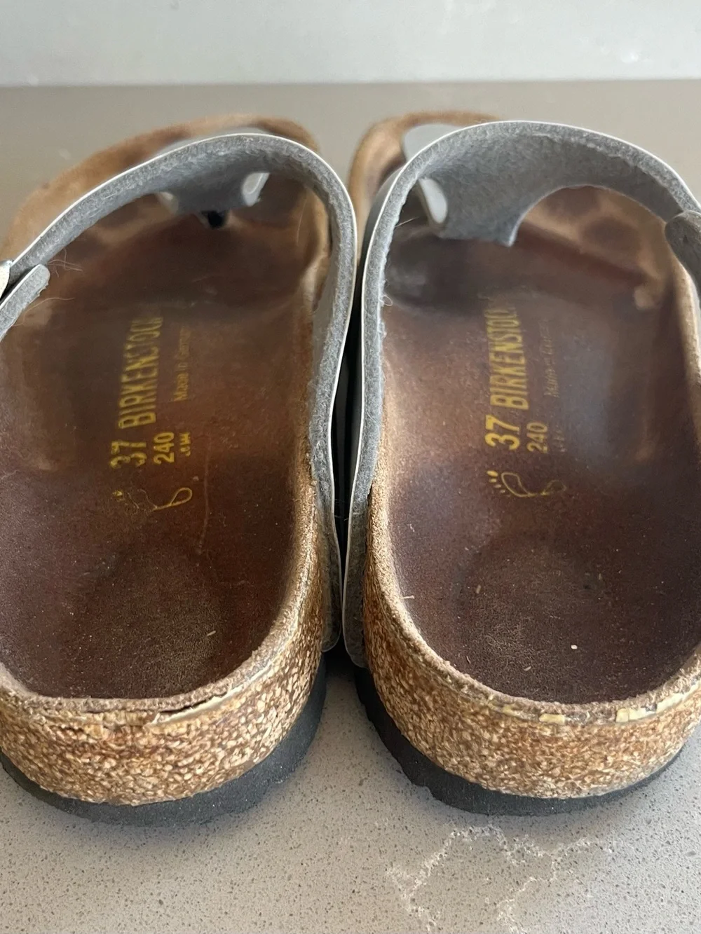 Birkenstock Gizeh Women’s SZ 37 US 6 Medium Silver Metallic Sandals